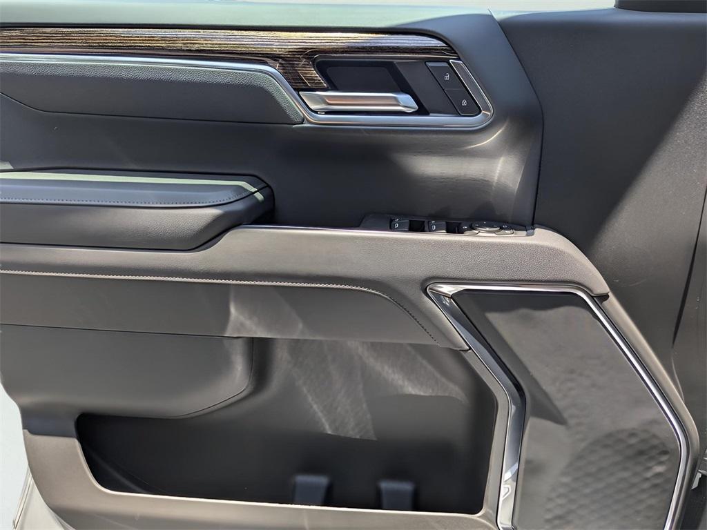 new 2025 GMC Sierra 1500 car, priced at $43,815