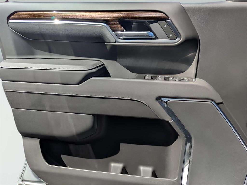 new 2025 GMC Sierra 1500 car, priced at $43,815
