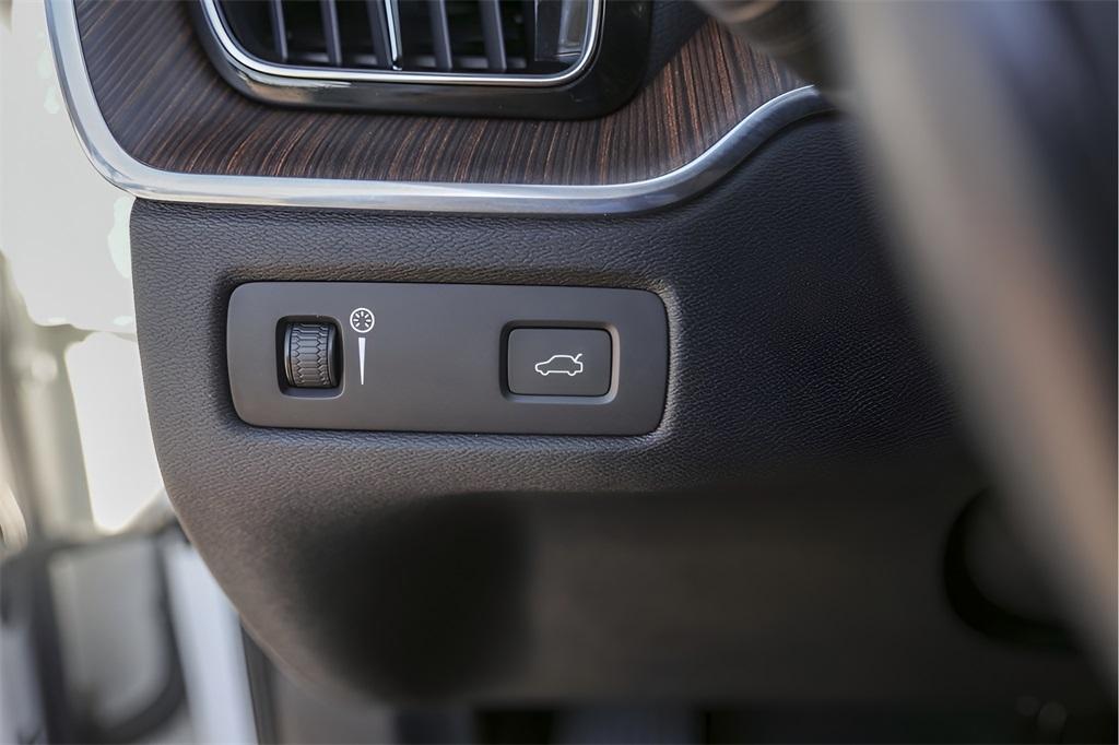 used 2020 Volvo XC60 car, priced at $22,800