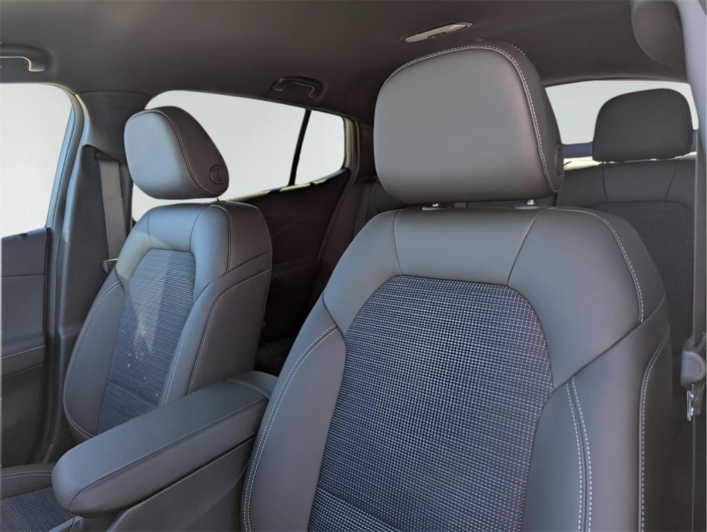 new 2025 Buick Envista car, priced at $27,650