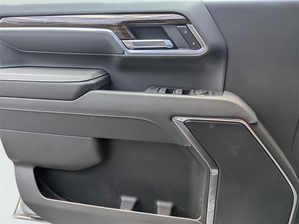 new 2025 GMC Sierra 2500 car, priced at $67,625