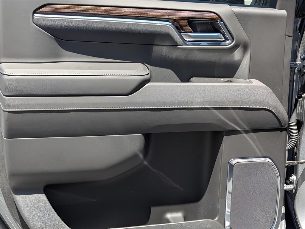 new 2025 GMC Sierra 1500 car, priced at $43,815