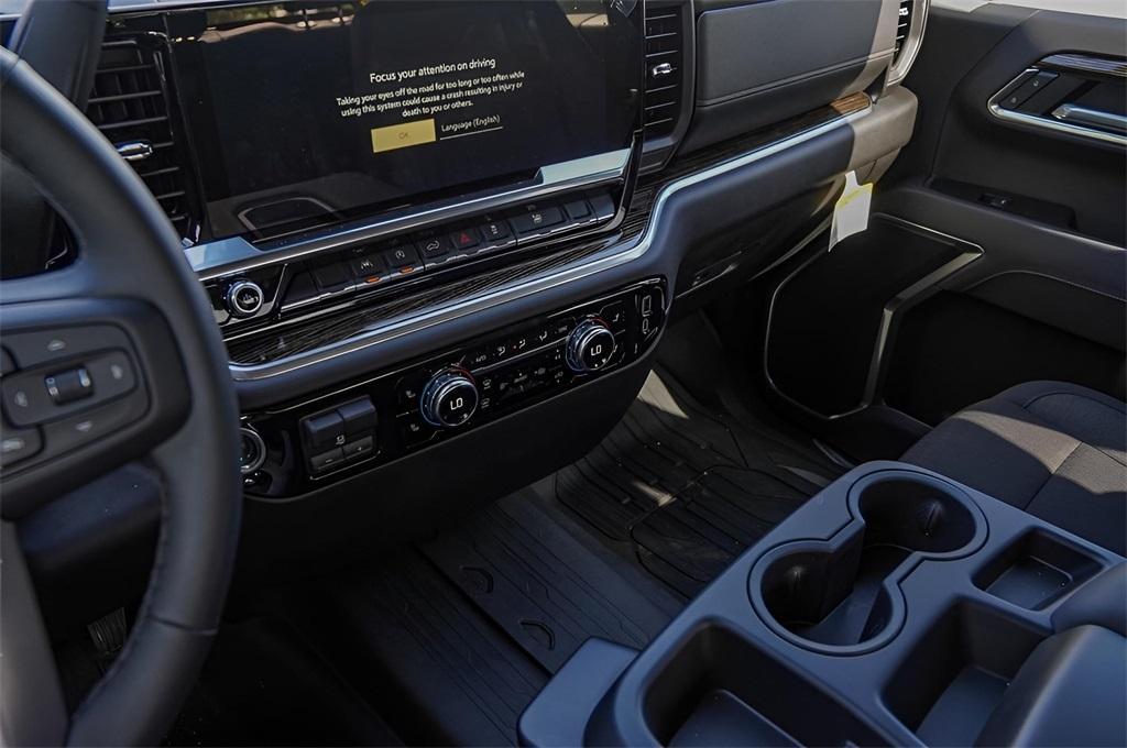 new 2025 GMC Sierra 1500 car, priced at $43,490