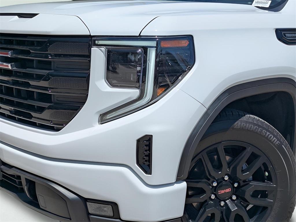 new 2025 GMC Sierra 1500 car, priced at $42,995