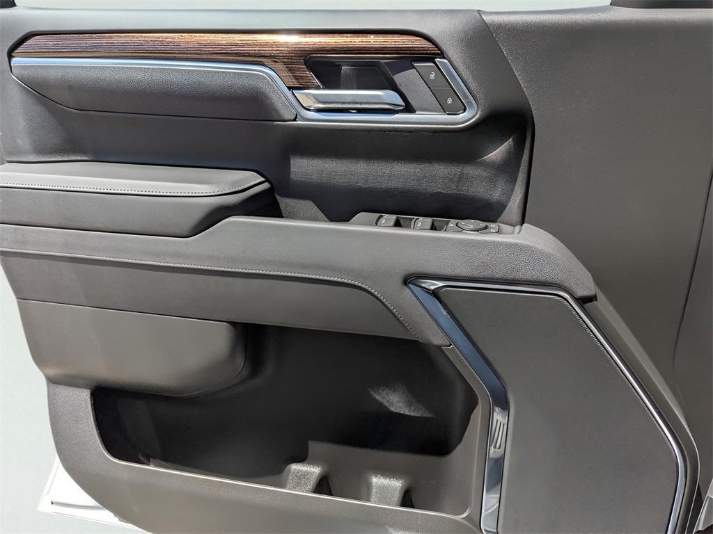 new 2025 GMC Sierra 1500 car, priced at $42,995