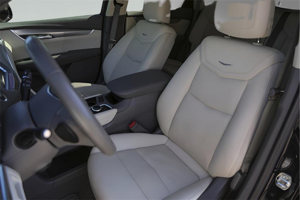 used 2021 Cadillac XT5 car, priced at $30,498