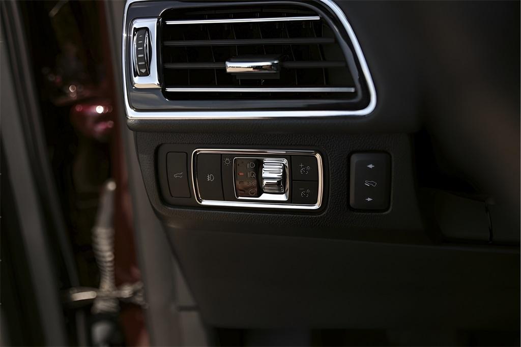 used 2023 Lincoln Navigator car, priced at $74,850
