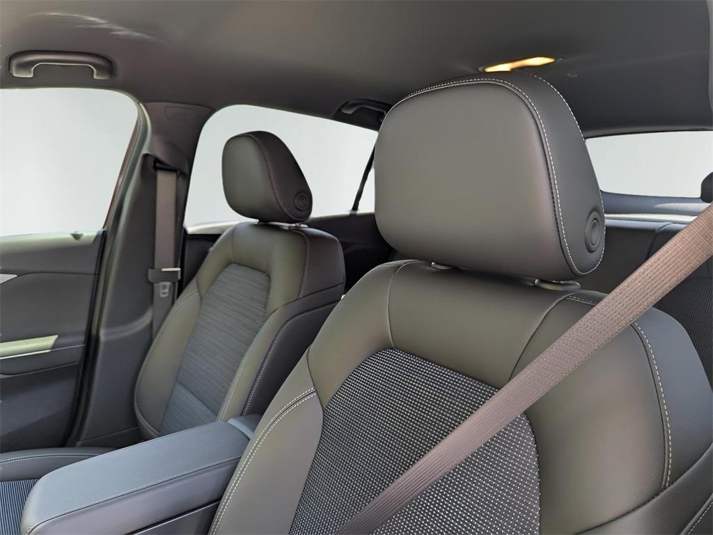 new 2025 Buick Envista car, priced at $27,355