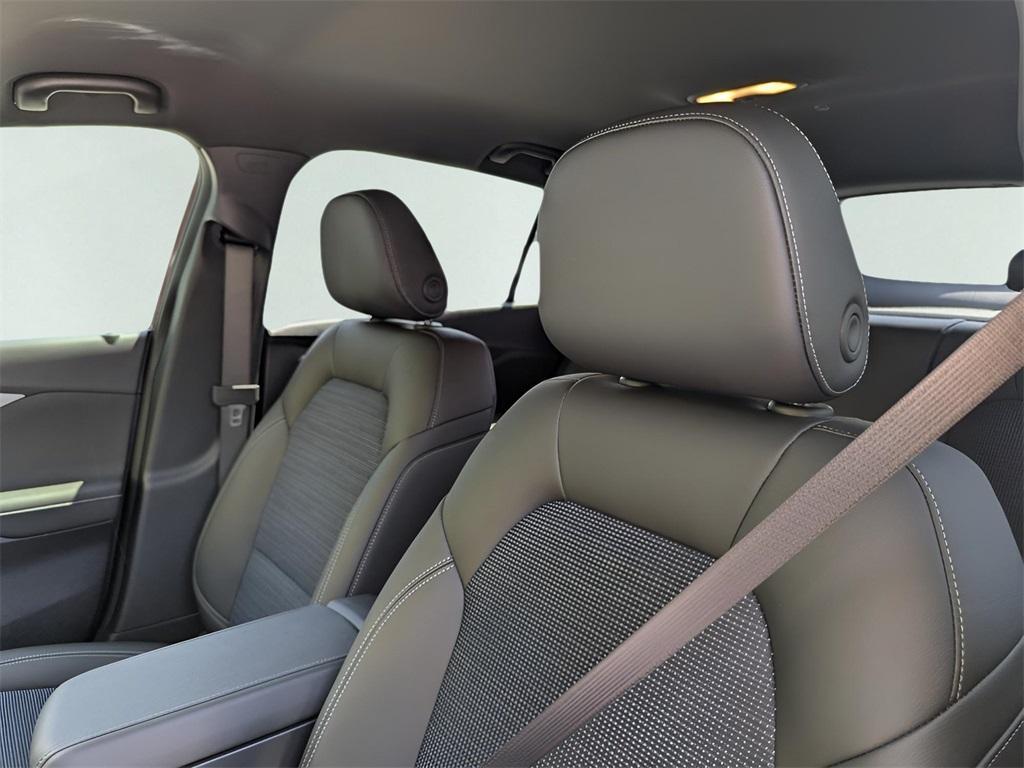 new 2025 Buick Envista car, priced at $24,355