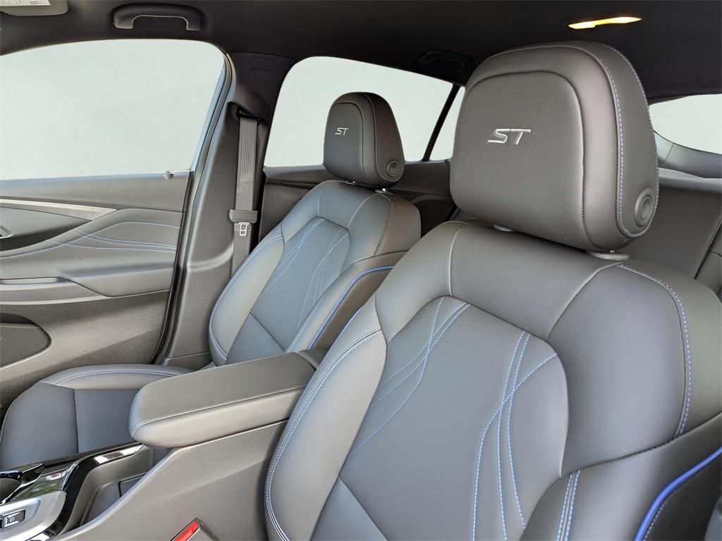 new 2025 Buick Envista car, priced at $29,575