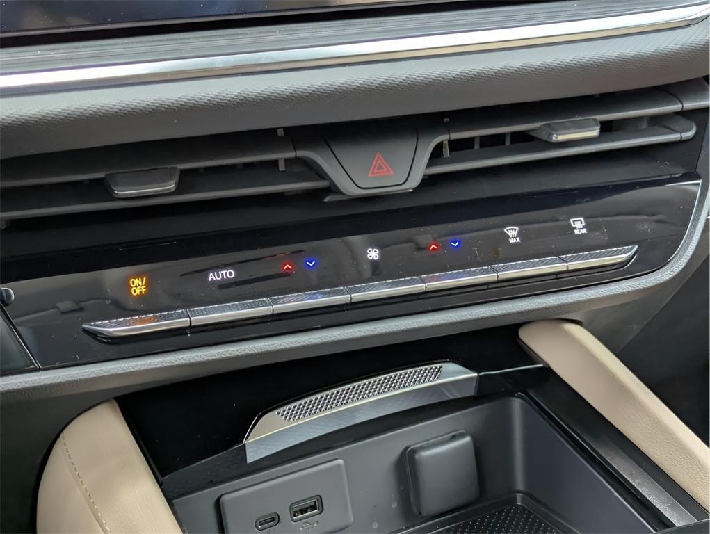 new 2025 Buick Envision car, priced at $34,435