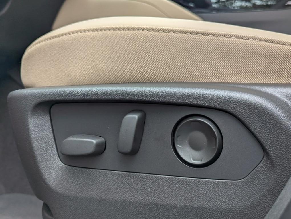 new 2025 Buick Envision car, priced at $34,435