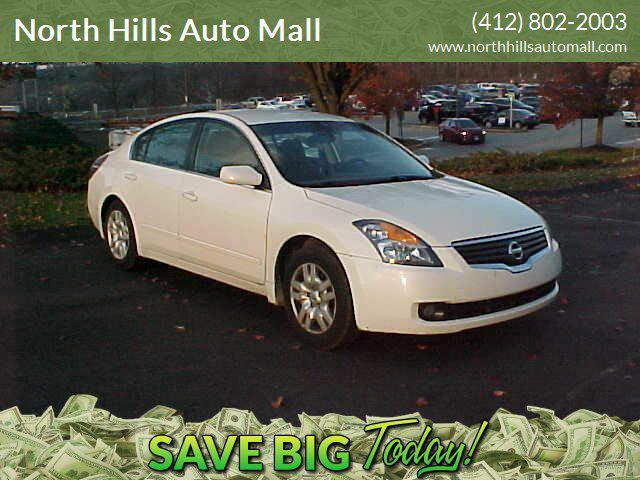 used 2009 Nissan Altima car, priced at $7,199