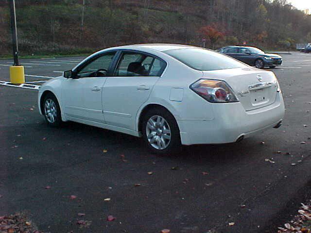 used 2009 Nissan Altima car, priced at $7,199