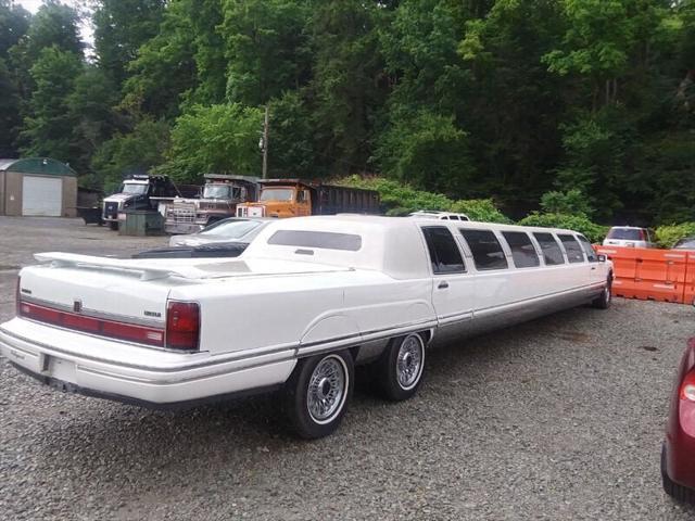 used 1993 Lincoln Town Car car, priced at $25,999