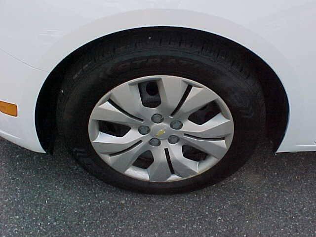 used 2013 Chevrolet Cruze car, priced at $9,999