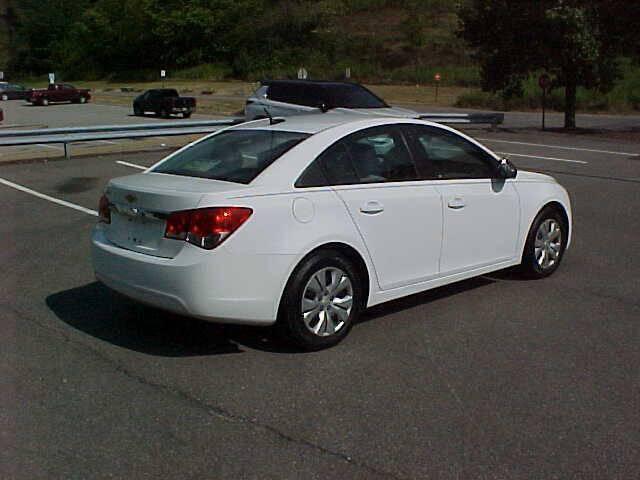 used 2013 Chevrolet Cruze car, priced at $9,999