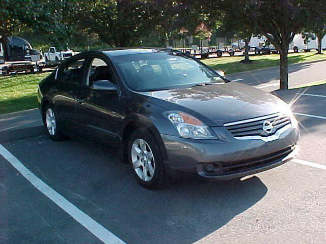 used 2009 Nissan Altima car, priced at $7,499