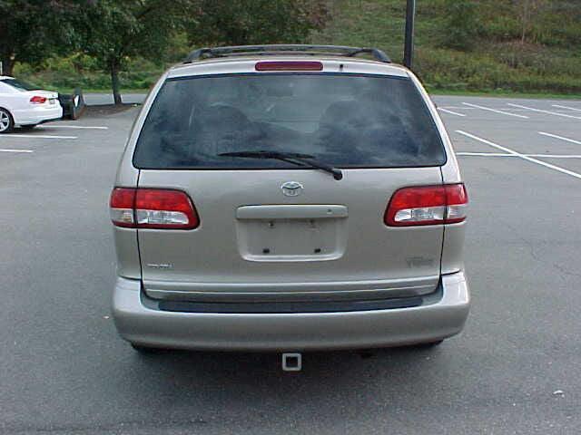 used 2002 Toyota Sienna car, priced at $6,999