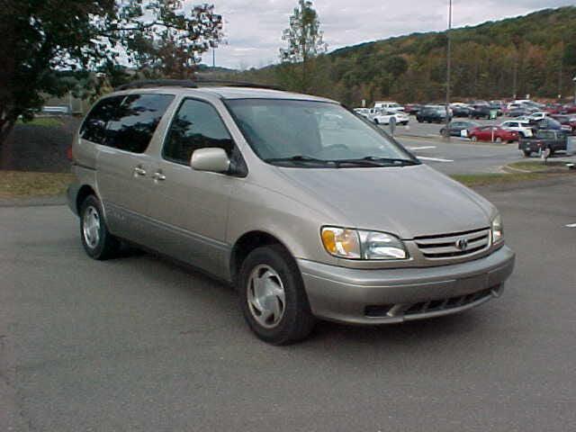 used 2002 Toyota Sienna car, priced at $6,999