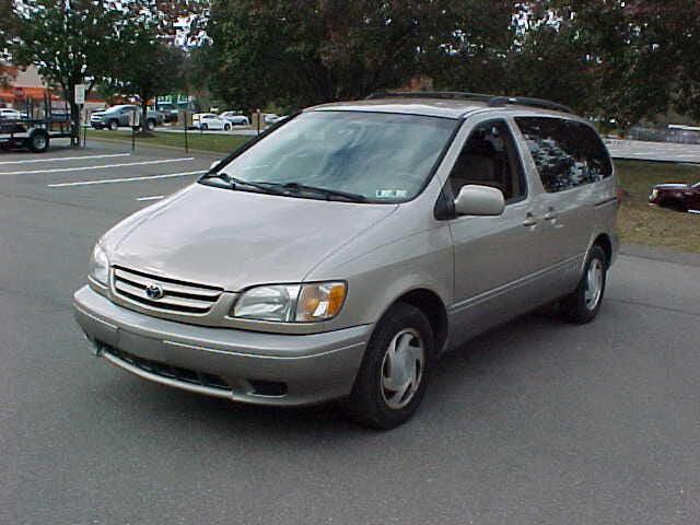 used 2002 Toyota Sienna car, priced at $6,999