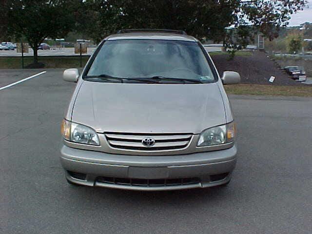 used 2002 Toyota Sienna car, priced at $6,999