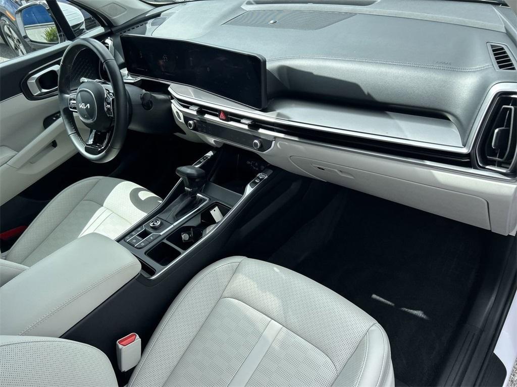 used 2025 Kia Sorento car, priced at $30,650
