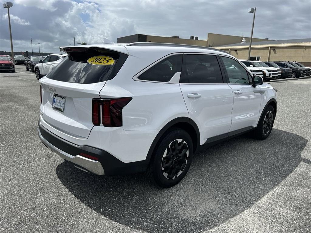 used 2025 Kia Sorento car, priced at $30,650