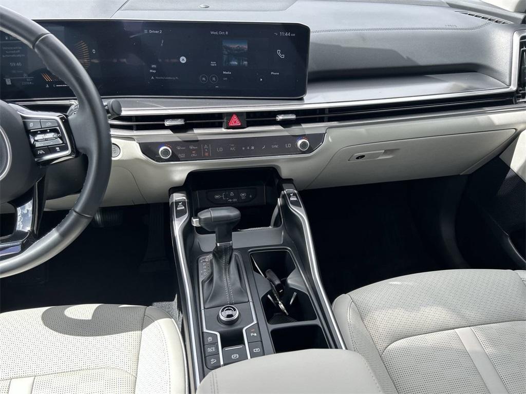 used 2025 Kia Sorento car, priced at $30,650