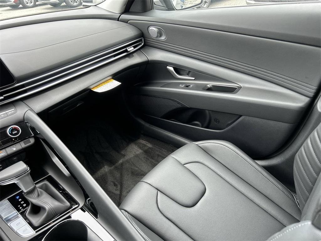 new 2025 Hyundai Elantra car, priced at $26,329