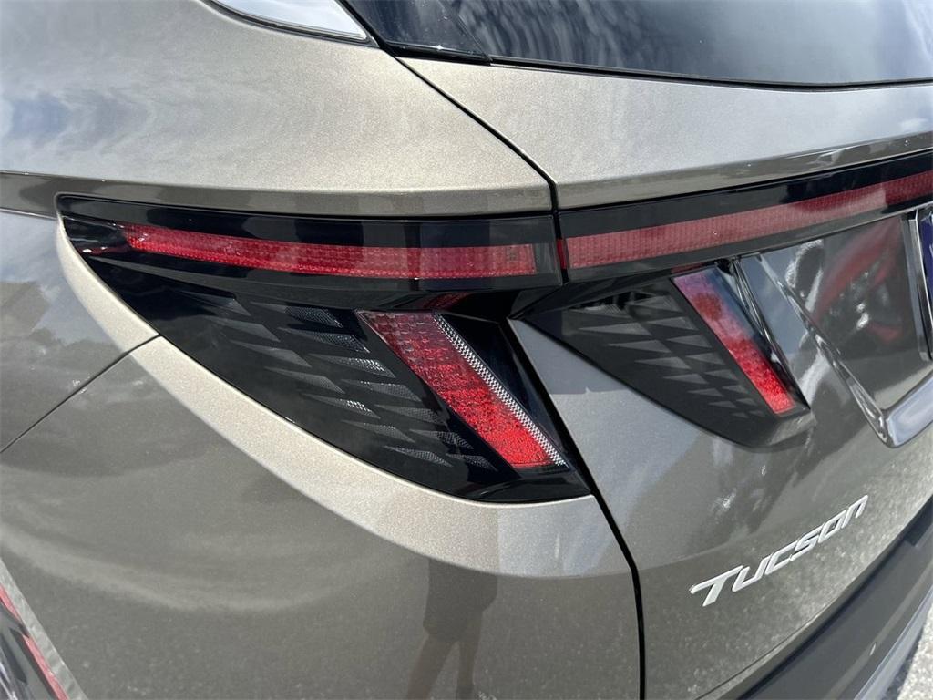 new 2025 Hyundai TUCSON Hybrid car, priced at $39,069