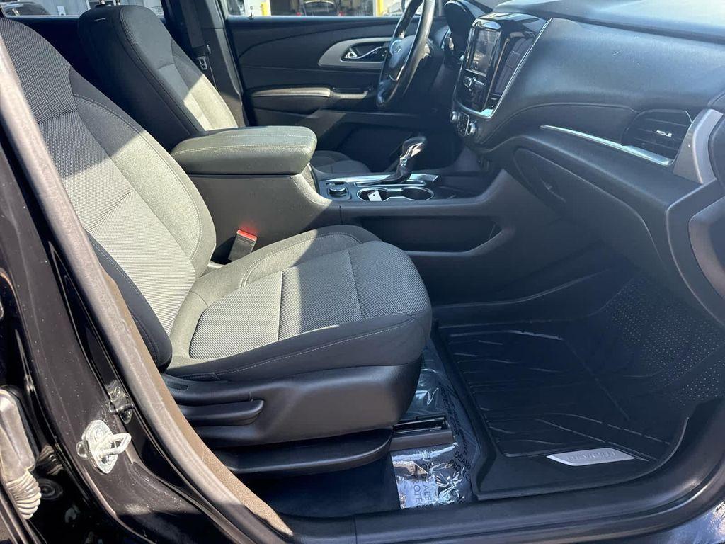 used 2022 Chevrolet Traverse car, priced at $27,452