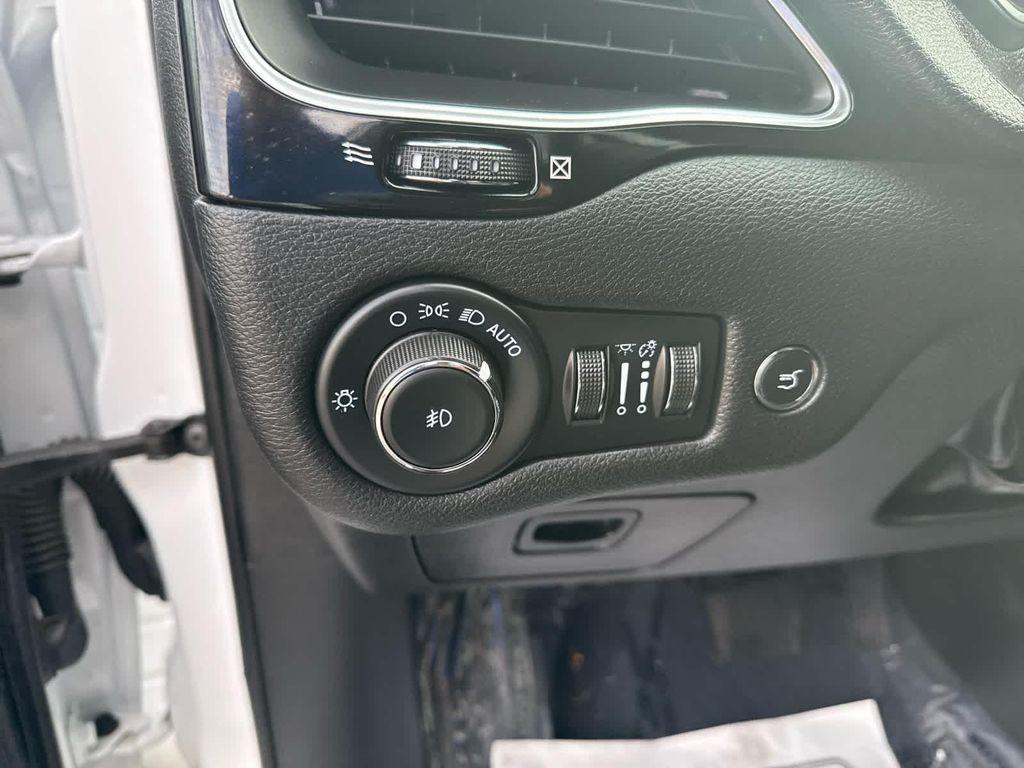 used 2023 Jeep Cherokee car, priced at $26,952