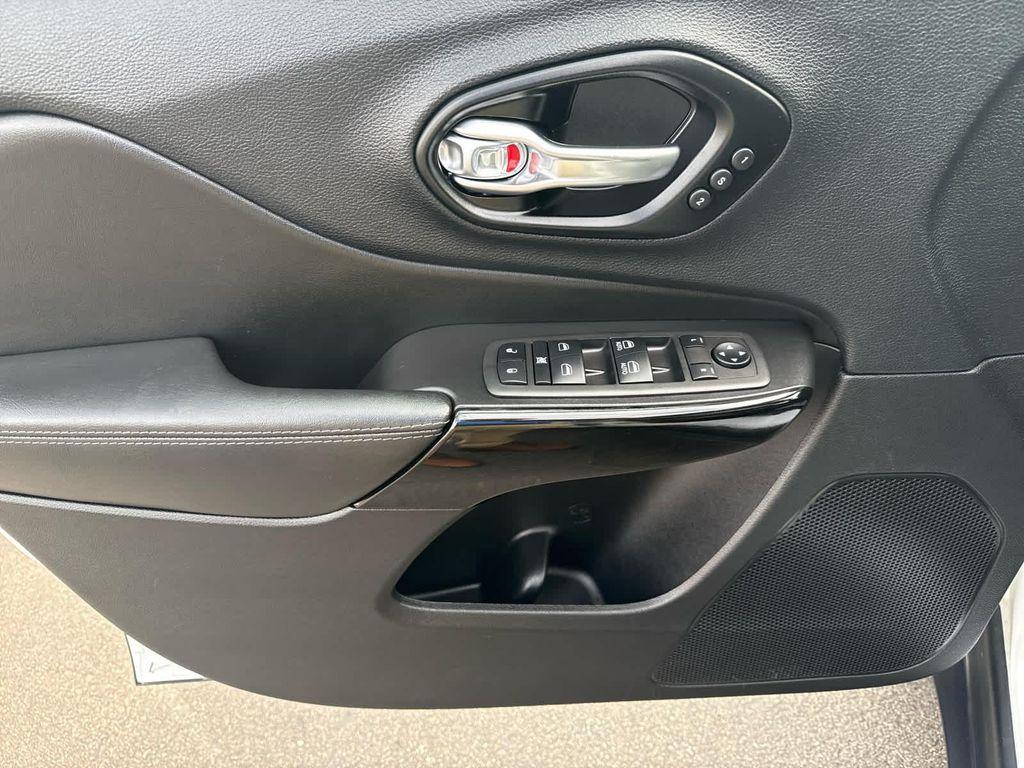 used 2023 Jeep Cherokee car, priced at $26,952