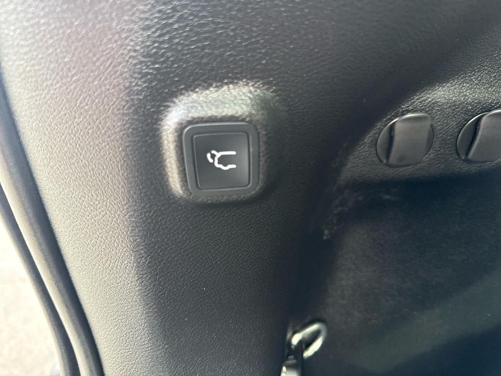 used 2023 Jeep Cherokee car, priced at $26,952