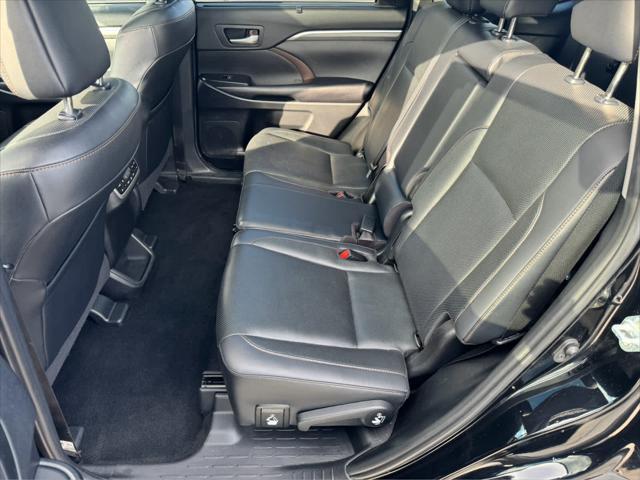 used 2019 Toyota Highlander car, priced at $29,952