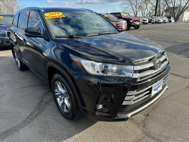 used 2019 Toyota Highlander car, priced at $29,952