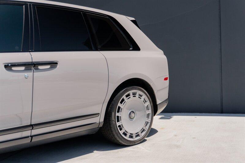 used 2022 Rolls-Royce Cullinan car, priced at $289,995
