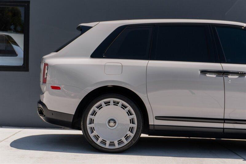 used 2022 Rolls-Royce Cullinan car, priced at $289,995