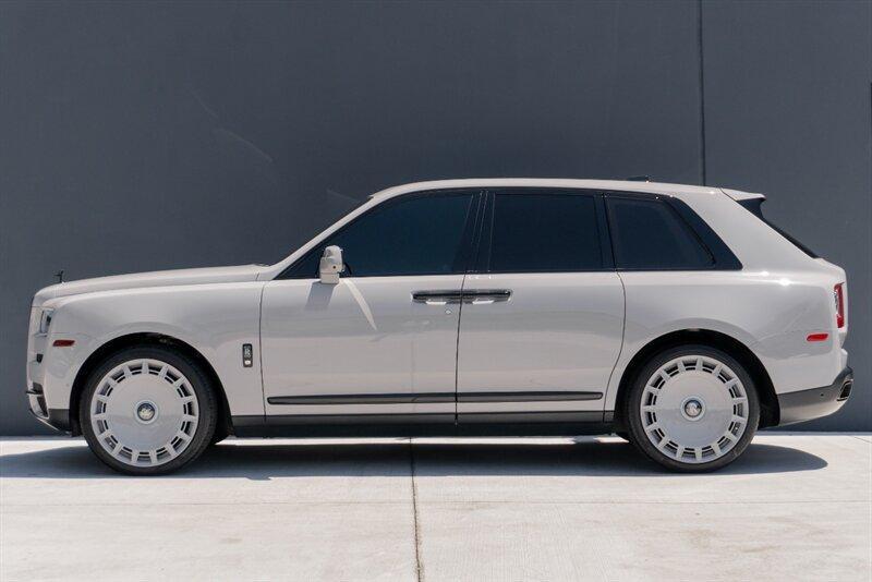 used 2022 Rolls-Royce Cullinan car, priced at $289,995