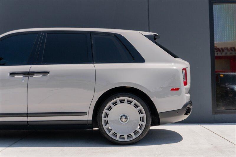 used 2022 Rolls-Royce Cullinan car, priced at $289,995