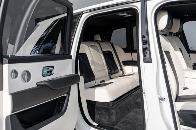used 2022 Rolls-Royce Cullinan car, priced at $289,995