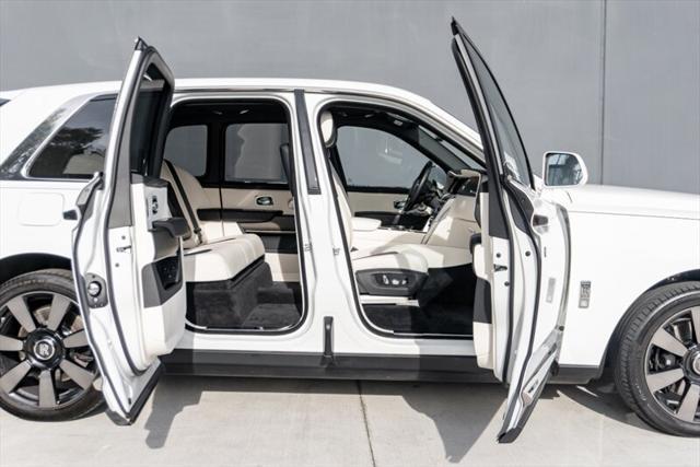 used 2022 Rolls-Royce Cullinan car, priced at $289,995