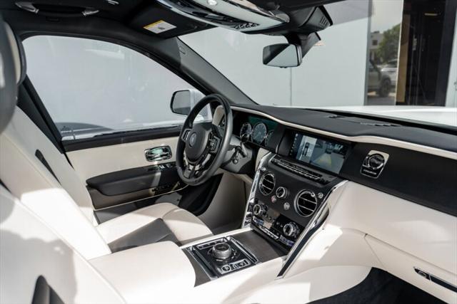 used 2022 Rolls-Royce Cullinan car, priced at $289,995
