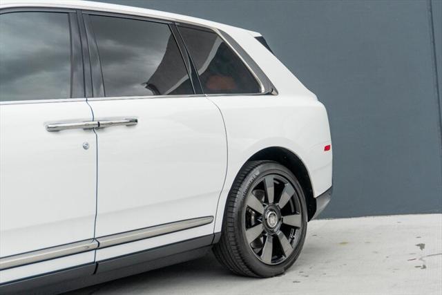 used 2022 Rolls-Royce Cullinan car, priced at $302,995