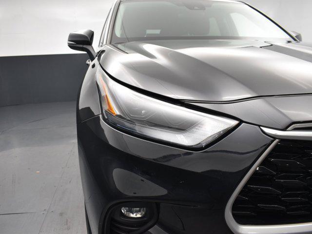 used 2023 Toyota Highlander car, priced at $31,218