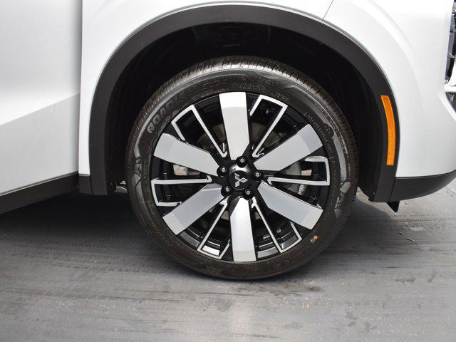 new 2025 Mitsubishi Outlander car, priced at $33,315
