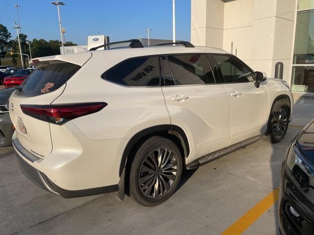 used 2021 Toyota Highlander car, priced at $38,997