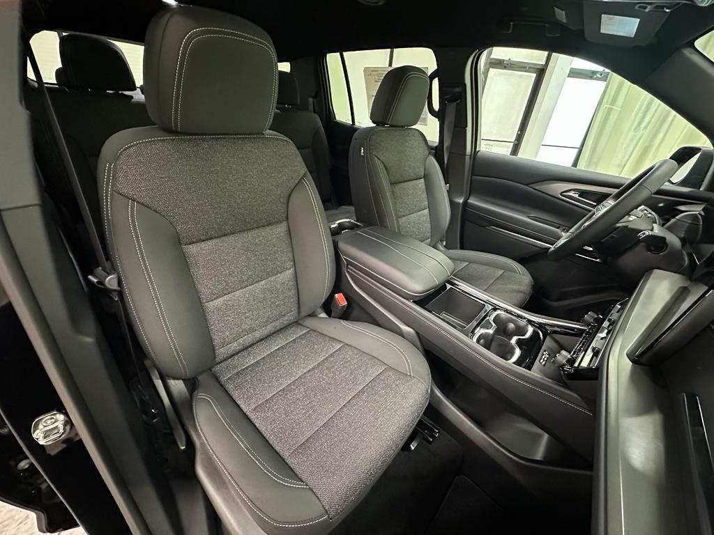 new 2026 Chevrolet Traverse car, priced at $42,055