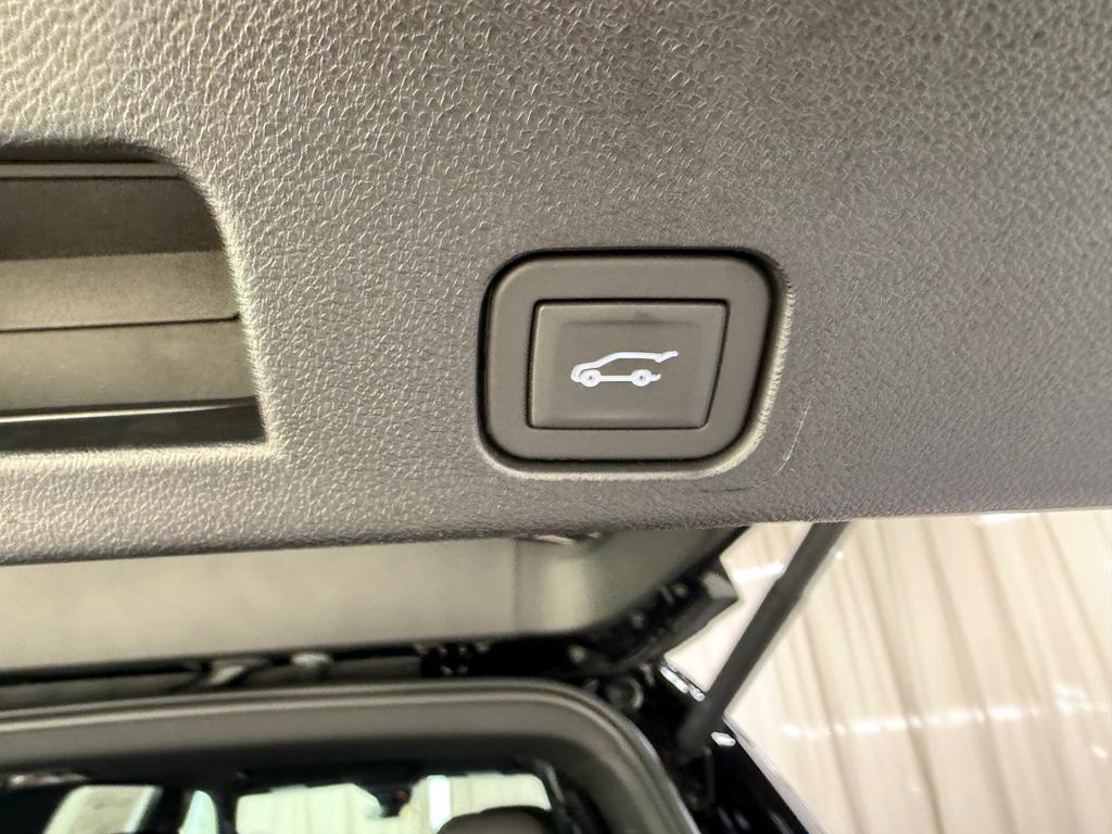 new 2025 Chevrolet Traverse car, priced at $41,990